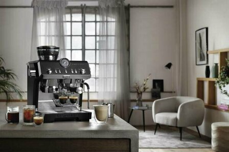 De&acute;Longhi Espresso-Maschine EC 9555.BK La Specialista Opera Schwarz / Silber